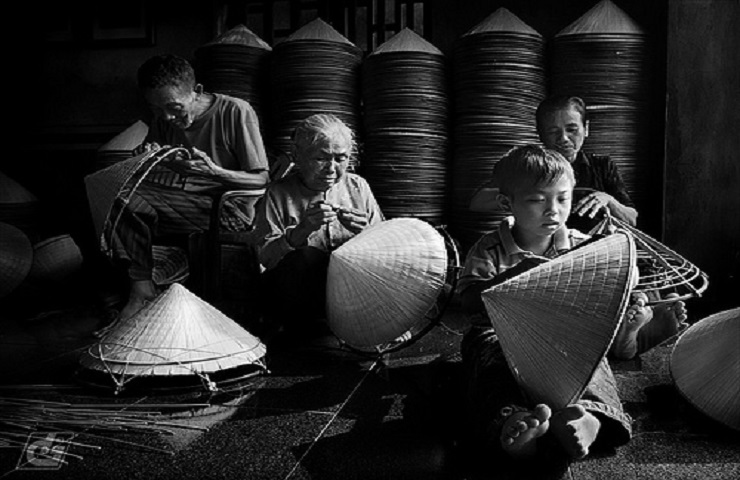 Tay Ho conical hat making village - Phu Ho commune  - Photo: internet